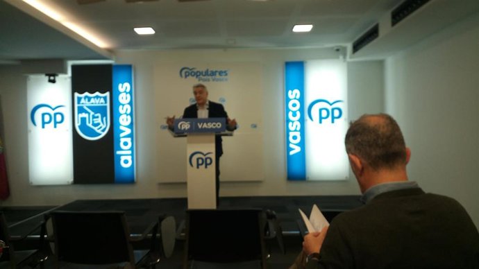 La celebración de este cónclave ha sido anunciada por el presidente del PP de Euskadi, Javier de Andrés, en una rueda de prensa en Vitoria-Gasteiz
