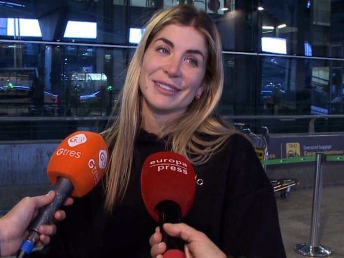 Mar Torres, a su llegada a Madrid tras dar la bienvenida a 2024 de viaje con su familia