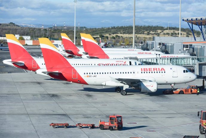 Aviones de Iberia en las pistas.