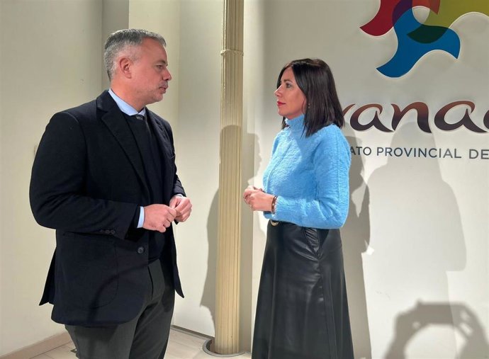 Los diputados provinciales Nicolás Navarro y Mónica Castillo de la Rica.
