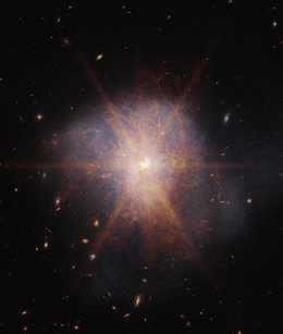 Archivo - Imagen de la galaxia (U)LIRG Arp 220 perteneciente a la muestra del estudio tomada por el Telescopio Espacial James Webb.