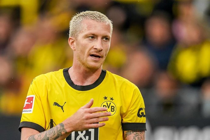Archivo - El jugador del Borussia Dortmund Marco Reus, ante el Ajax en el Signal Iduna Park.