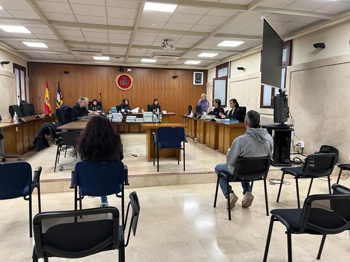 Pareja condenada en Palma por abusos sexuales y maltrato a sus hijas menores de edad
