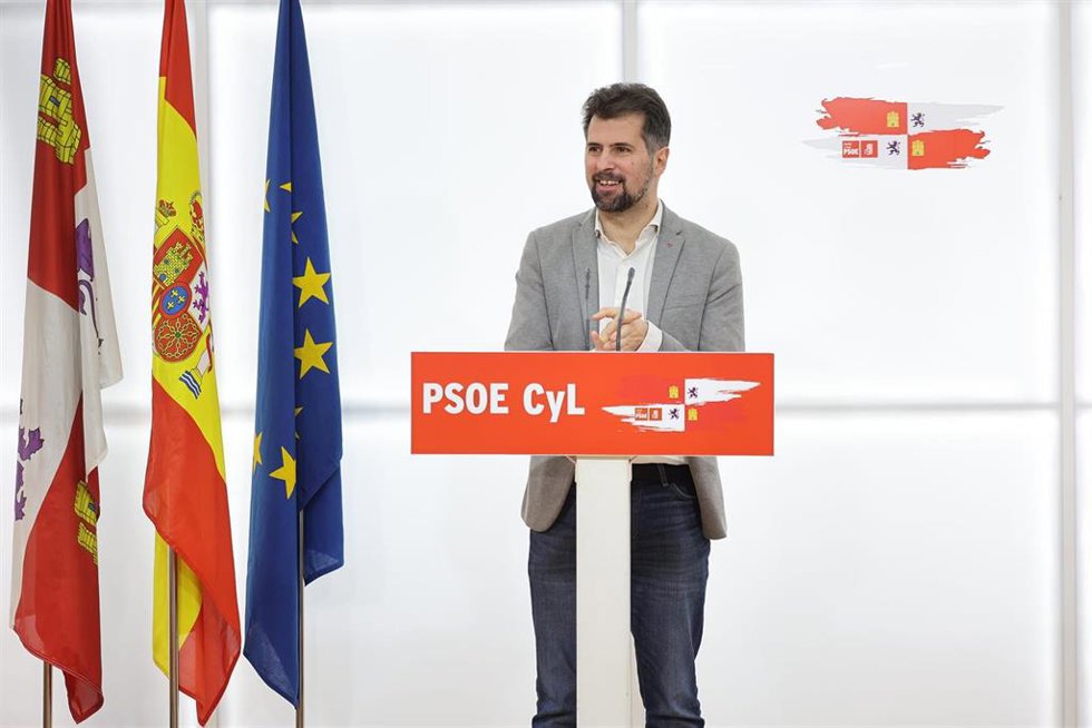 Luis Tudanca atiende a los medios en rueda de prensa tras  el Plenario de la Comisión Ejecutiva Autonómica