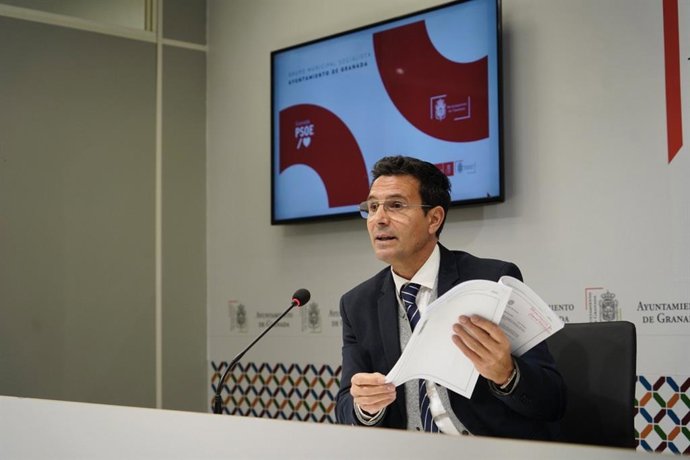 Paco Cuenca, este lunes en rueda de prensa en el Ayuntamiento