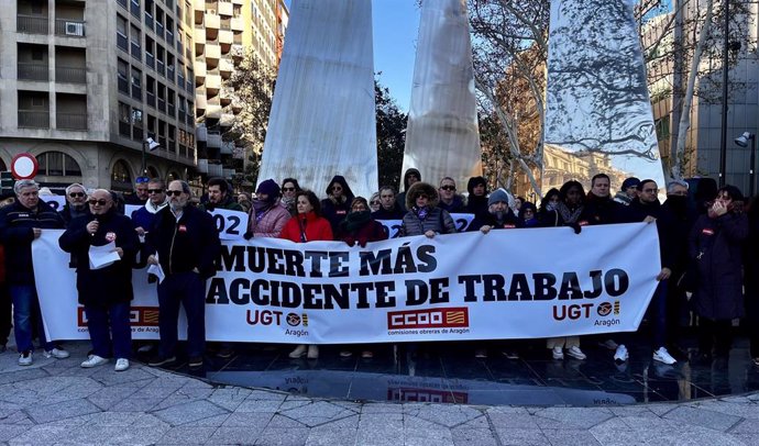 Concentración en repulsa por los dos primeros fallecidos en accidente laboral en Aragón.