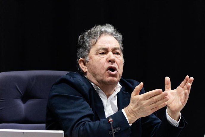 El alcalde de Pontevedra, Miguel Anxo Fernández Lores, durante una moción de confianza, en el Ayuntamiento de Pontevedra, a 8 de enero de 2024, en Pontevedra, Galicia (España). El alcalde de Pontevedra, Miguel Anxo Fernández Lores ha presentado una moci