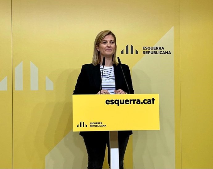 La portavoz de ERC, Raquel Sans, en una rueda de prensa en la sede del partido