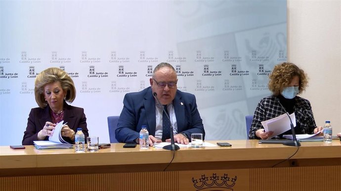 Alejandro Vázquez (c), durante su comparecencia tras el Consejo Interterritorial.
