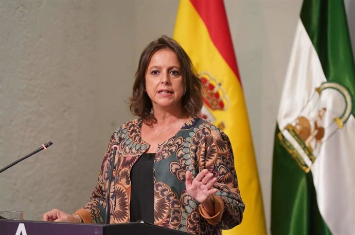 Archivo - La consejera de Salud y Consumo de la Junta de Andalucía, Catalina García, en una imagen de archivo