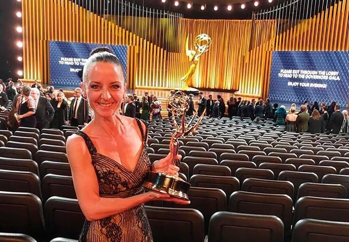 Nelly Guimaras gama un Emy por el mejor maquillaje prostético por The Last of Us