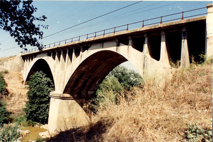 Puente ferroviario de Guadalvácar