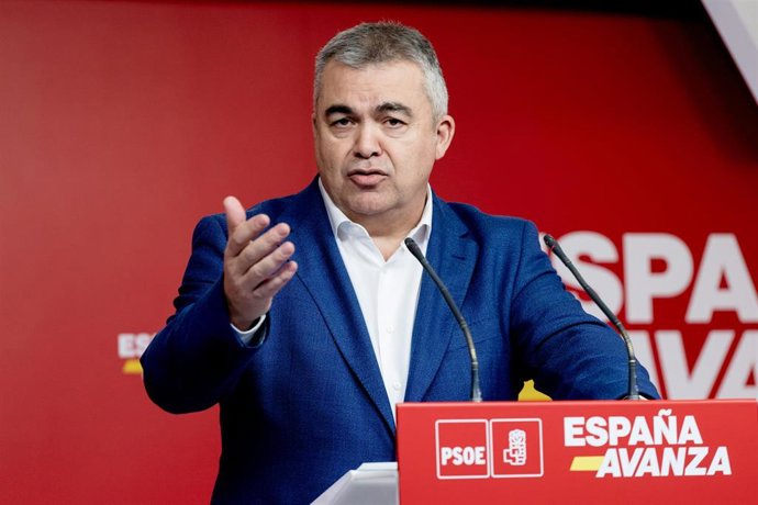 El secretario de Organización del PSOE, Santos Cerdán, durante una rueda de prensa posterior a la reunión de la Comisión Ejecutiva Federal del PSOE, en la sede del PSOE en Ferraz, a 8 de enero de 2024, en Madrid (España).
