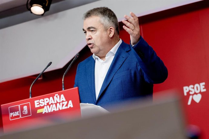 El secretario de Organización del PSOE, Santos Cerdán, durante una rueda de prensa posterior a la reunión de la Comisión Ejecutiva Federal del PSOE, en la sede del PSOE en Ferraz, a 8 de enero de 2024, en Madrid (España). 