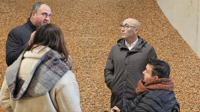 Visita del consejero de Agricultura, Ganadería y Desarrollo Rural, Julián Martínez Lizán, a La Roda.
