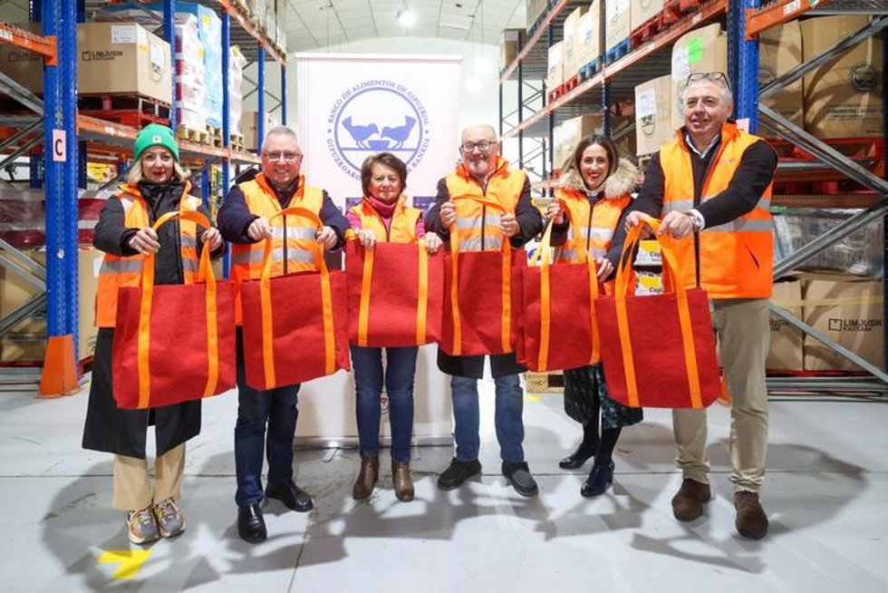 Donación de bosas sostenibles