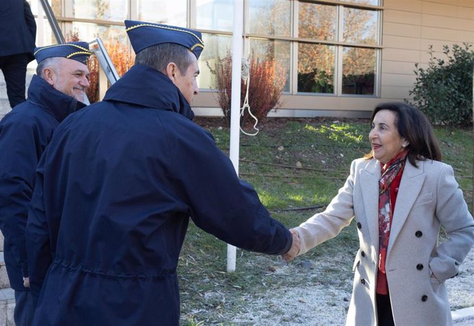 La ministra de Defensa, Margarita Robles, visita la sede del Mando del Espacio (MESPA) en la Base Aérea de Torrejón.