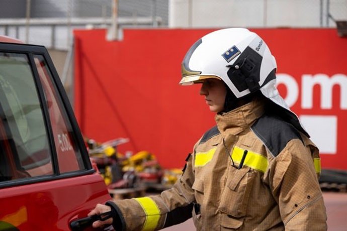 Una mujer bombera de Bombers de la Generalitat