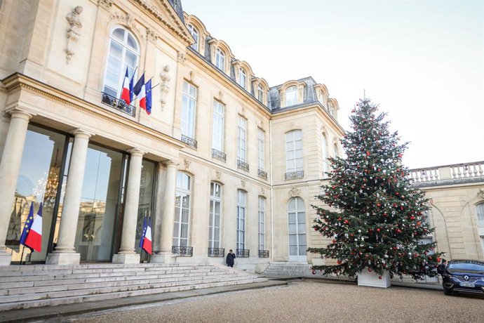 Archivo - December 6, 2023, PARIS, France, FRANCE: Paris, France le 06 decembre 2023 - Conseil des ministres au Palais de l Elysee - Council of Ministers at the Elysee Palace - ICI LE SAPIN DE NOEL DE L ELYSEE