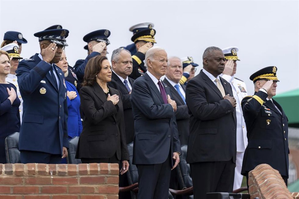 Archivo - El presidente de Estados Unidos, Joe Biden, junto a la vicepresidenta, Kamala Harris, y al secretario de Defensa de Estados Unidos, Lloyd Austin