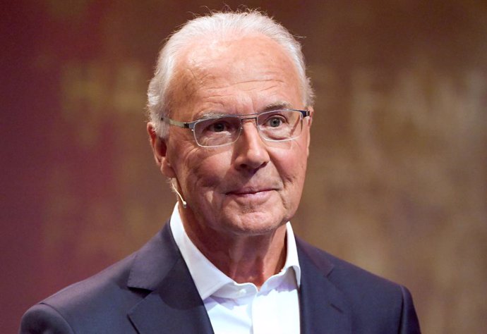 Archivo - FILED - 01 April 2019, North Rhine-Westphalia, Dortmund: Franz Beckenbauer, former professional footballer takes part in the gala for the inauguration of the Hall of Fame of German Football at the German Football Museum. German football icon Bec