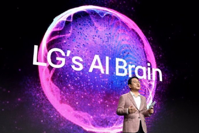 El director ejecutivo de LG Electronics, William Cho, en el evento de la marca surcoreana de CES 2024