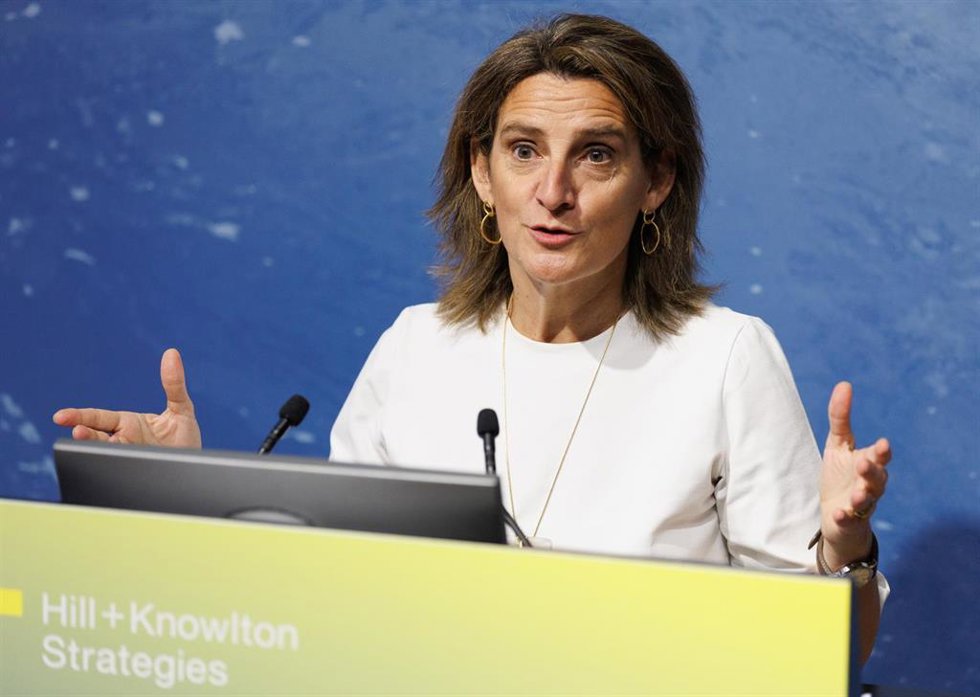 Archivo - La vicepresidenta tercera del Gobierno y ministra para la Transición Ecológica y el Reto Demográfico, Teresa Ribera, interviene durante la segunda edición de los #EncuentrosHK, en La Matriz-Auditorio, a 12 de junio de 2023, en Madrid (España). 