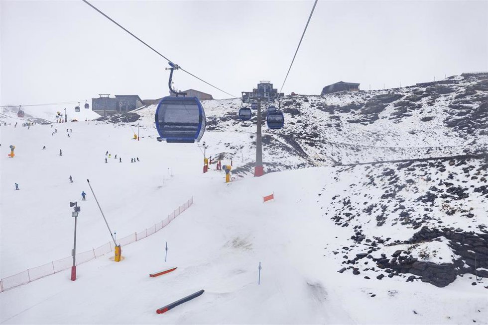 Esquiadores en la estación de esquí de Sierra Nevada el pasado 4 de enero
