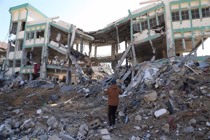 Edificio destruido por bombardeos israelíes en la ciudad de Gaza