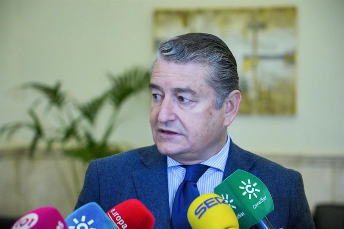 El consejero de la Presidencia, Interior, Diálogo Social y Simplificación Administrativa, Antonio Sanz