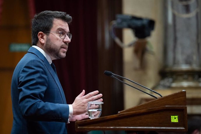 El presidente de la Generalitat, Pere Aragons, interviene durante una sesión de control al Govern, en el Parlament, a 13 de diciembre de 2023, en Barcelona, Catalunya (España). 