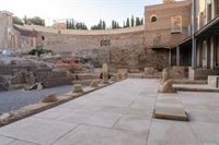 Las visitas guiadas al pórtico del Museo del Teatro Romano de Cartagena comienzan este sábado
