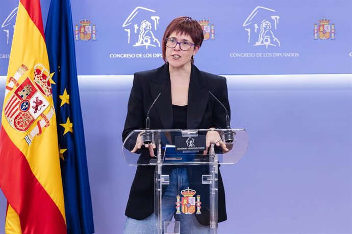La diputada de Compromís Águeda Micó ofrece una rueda de prensa posterior a la Junta de Portavoces, en el Congreso de los Diputados, a 19 de diciembre de 2023, en Madrid (España).