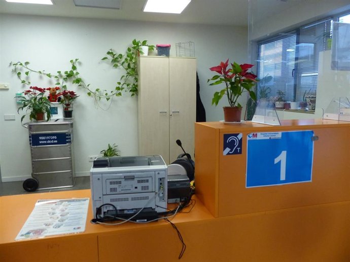 El Hospital Universitario Infanta Leonor mejora la accesibilidad de las personas con discapacidad auditiva mediante la instalación de bucles magnéticos