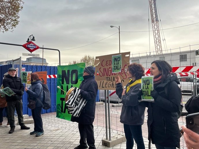 'No A La Tala' Se Concentra En Atocha Y Advierte Que La Tala De Atocha Pone En Peligro La Delcaración De Patrimonio De La Humanidad. Madrid, A 9 De Enero De 2024.