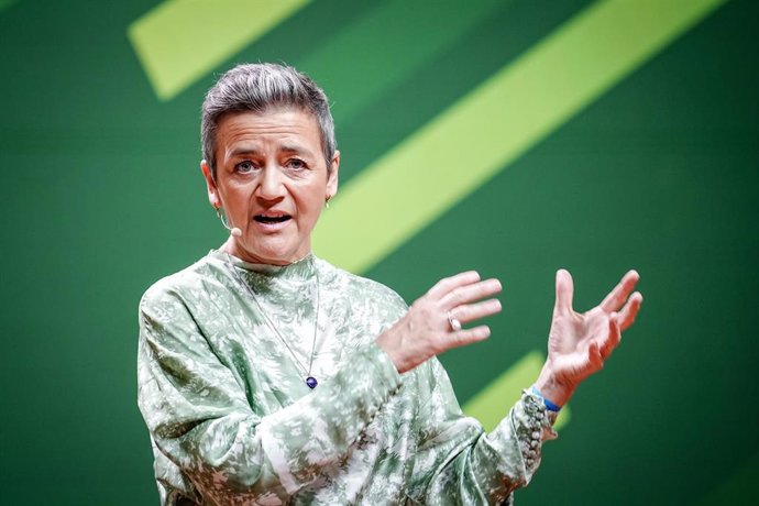 FILED - 25 November 2023, Baden-Wuerttemberg, Karlsruhe: Margrethe Vestager, European Commissioner for Competition, speaks to delegates during the federal party conference of Alliance 90/The Greens (Buendnis 90/Die Gruenen). The European Commission is t