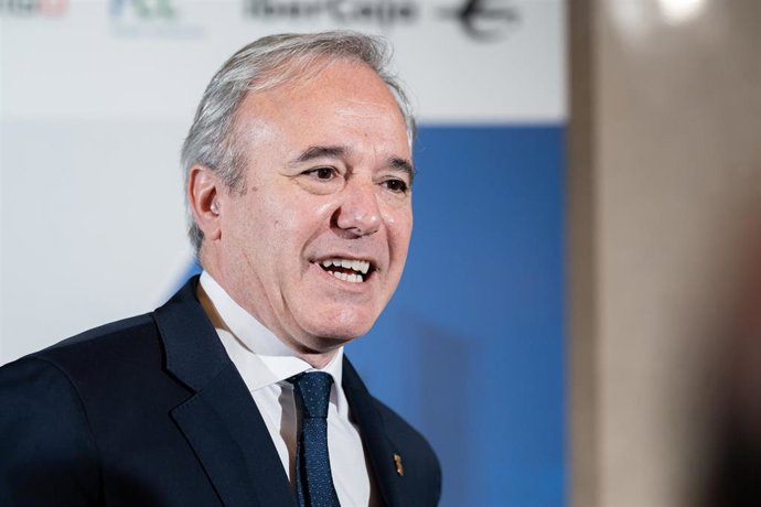 El presidente del Gobierno de Aragón, Jorge Azcón, durante un encuentro informativo, en el Teatro Real, a 13 de diciembre de 2023, en Madrid (España). El encuentro ha sido organizado por el grupo de comunicación Henneo.
