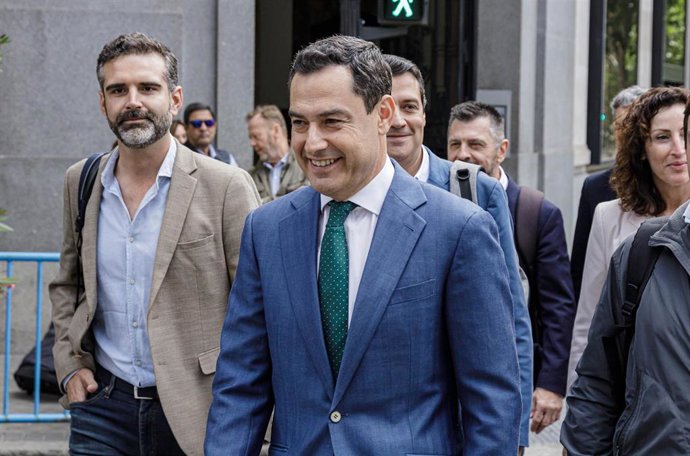 Archivo - El presidente de la Junta de Andalucía, Juanma Moreno, a su llegada a la Junta Directiva del PP, en la sede de Génova, a 30 de mayo de 2023, en Madrid (España). Durante la Junta Directiva, Feijóo ha llamado a no bajar la guardia y trabajar par