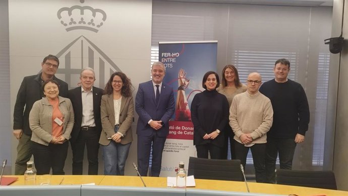 Foto de familia de la presentación de la Marató de Donants de Sang de Catalunya.