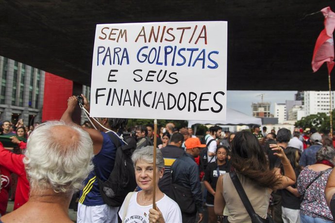 Manifestación en rechazo a los ataques del 8 de enero en Brasilia, celebrada en Sao Paulo.