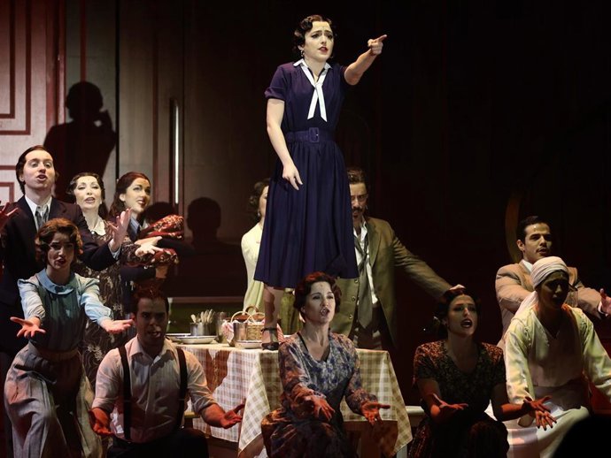 Archivo - El musical 'El tiempo entre costuras' es una de las grandes ofertas culturales de 2024 en Madrid