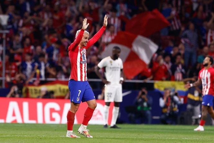 Archivo - Antoine Griezmann of Atletico de Madrid celebrates the victory during the spanish league, La Liga EA Sports, football match played between Atletico de Madrid and Real Madrid at Civitas Metropolitano stadium on September 24, 2023, in Madrid, Sp