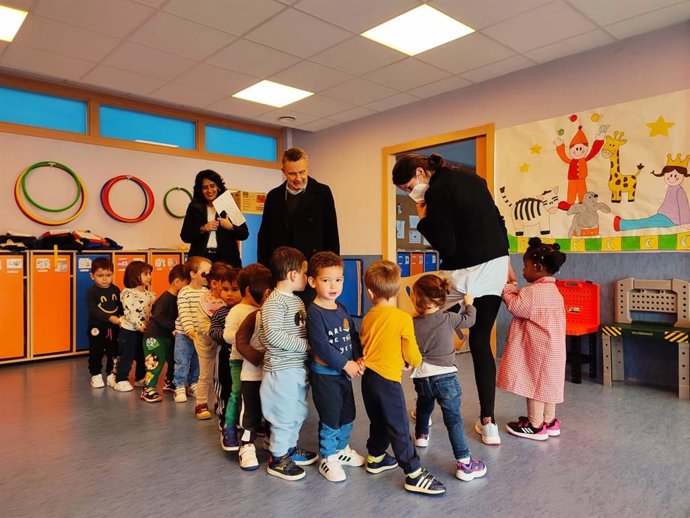 Escobar visita la Escuela Infantil municipal de El Cubo que cuenta con unas magníficas instalaciones para 163 menores de 0 a 3 años
