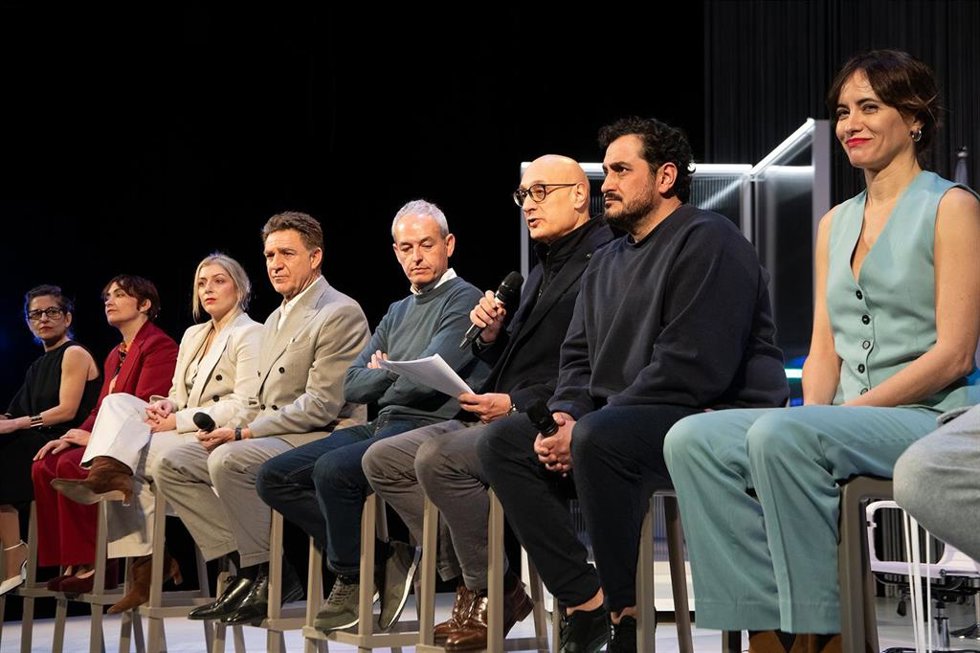 Fernando Ramírez Baeza, Gabriel Olivares y los actores presentan 'Robots' antes de su estreno en el Palacio de Festivales