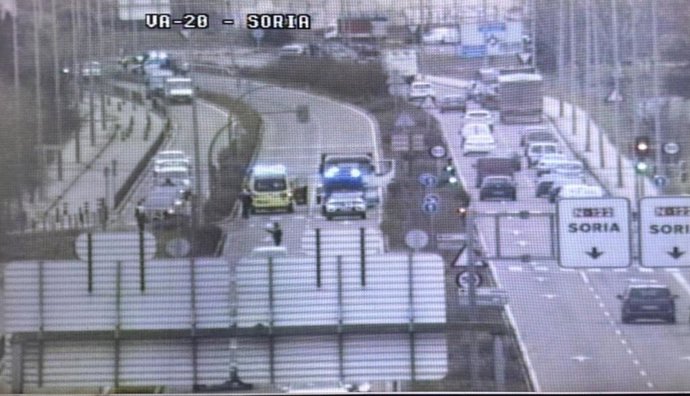 Imágen de las cámaras de tráfico de la avenida de Soria tras la colisión entre un camión y un turismo.