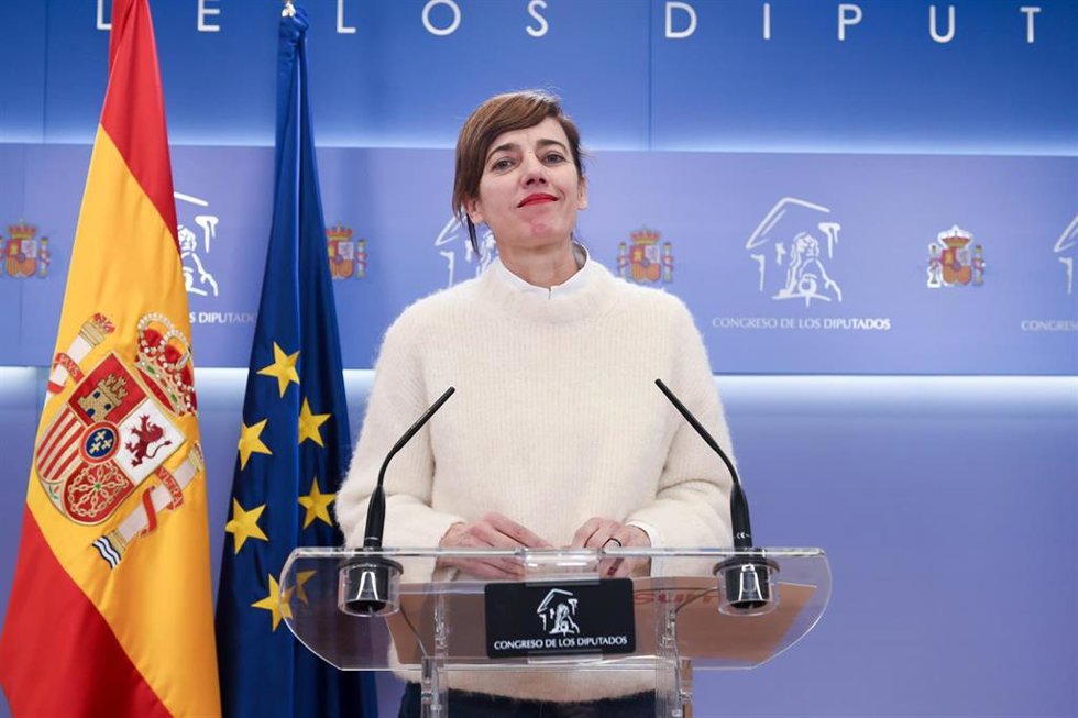 La portavoz de Sumar en el Congreso, Marta Lois, interviene durante una rueda de prensa posterior a la Junta de Portavoces, a 9 de enero de 2024, en Madrid (España).