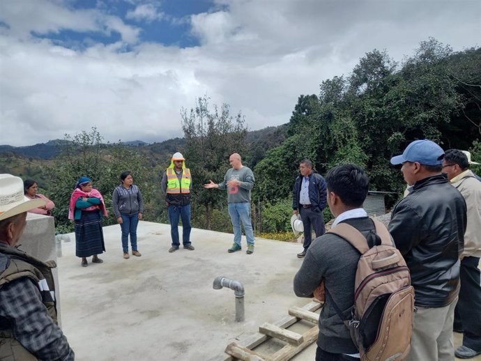 Técnico de cooperación de la Conselleria, José Francisco Giménez, visita los proyectos subvencionados en Guatemala.