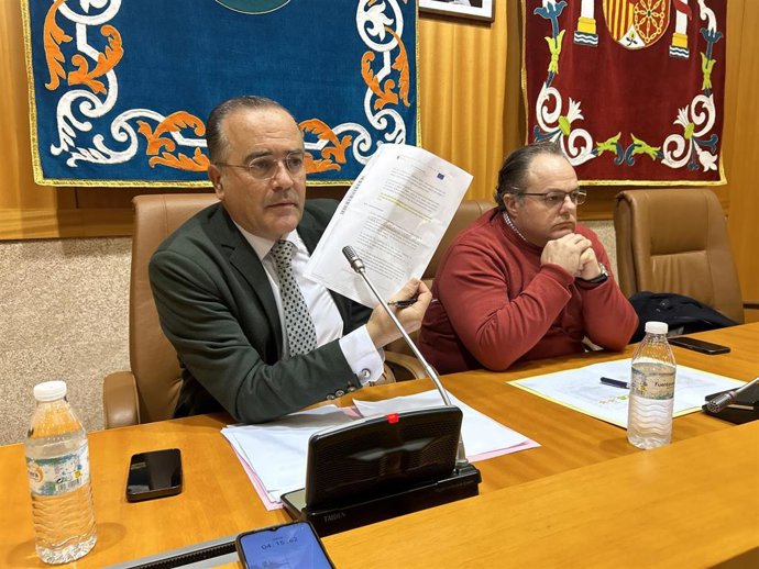 El alcalde de Talavera de la Reina, José Julián Gregorio, y el concejal de Urbanismo, Benedicto García.