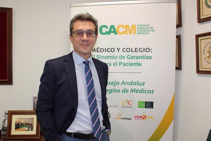 Archivo - El presidente del CACM, el doctor Jorge Fernández Parra, foto de recurso