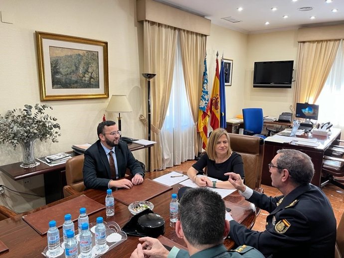 La delegada del Gobierno en la Comunitat Valenciana, Pilar Bernabé, y el subdelegado del Gobierno en Alicante, Juan Antonio Nieves